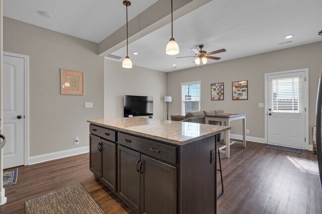 Building Photo - Pet Friendly Two Bedroom!