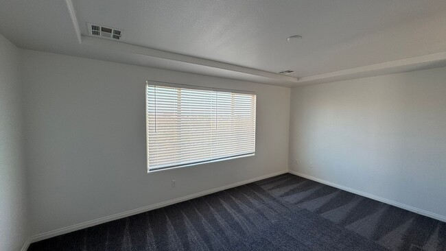 Building Photo - SW 2 story 4 bdrm Large yard