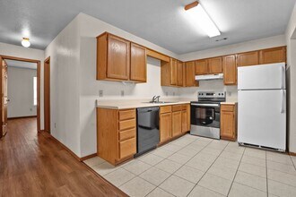 Building Photo - 1462-1462 N Dawn Dr