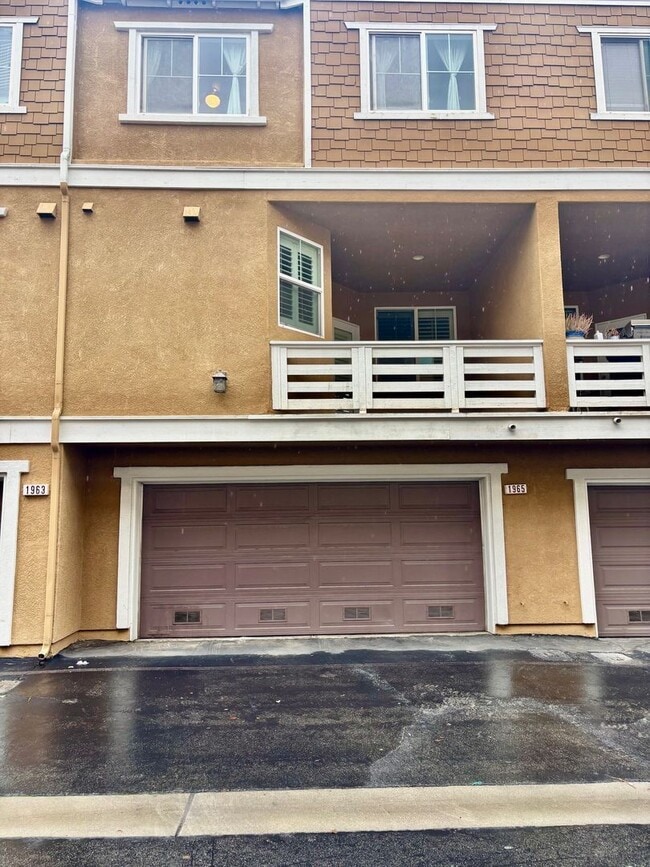 Building Photo - 1965 Oakwood Way