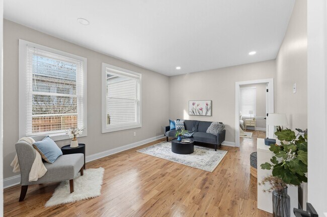 Building Photo - 94-96-96 Montrose St