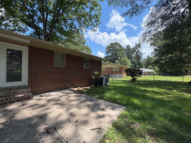 Building Photo - 117 Benton Dr NW