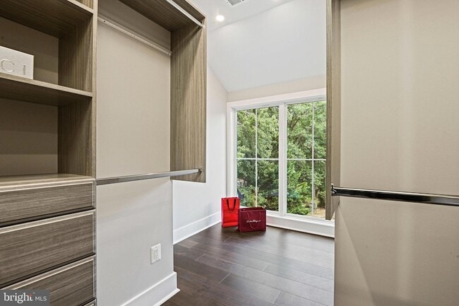 Building Photo - 9615 Locust Hill Dr