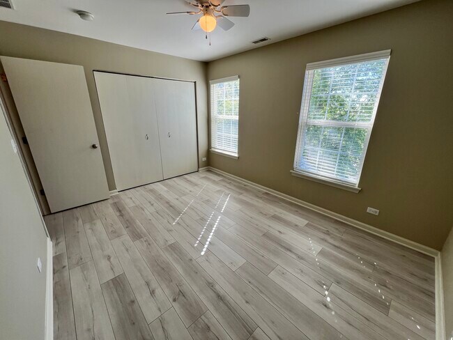 Building Photo - 2158 Middlebury Dr