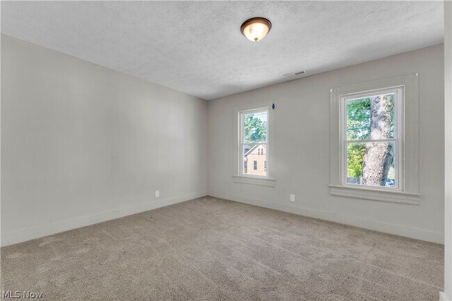 Building Photo - 3187 W 44th St