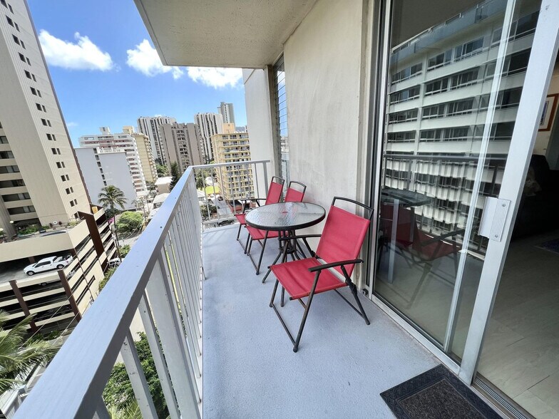 Building Photo - 2452 Tusitala St