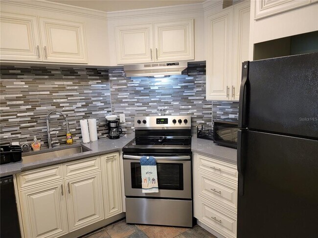 Building Photo - 1515 Pinellas Bayway S