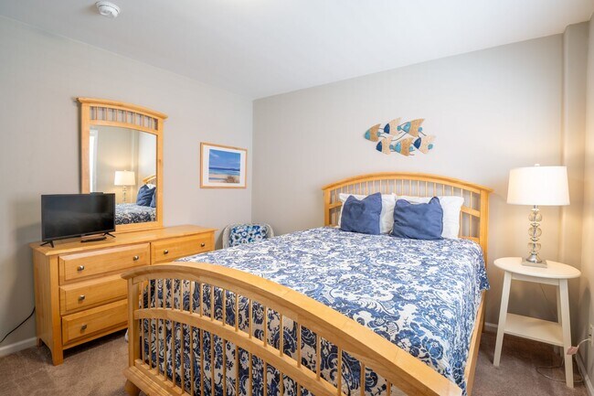 Building Photo - PERFECT OFF-SEASON BEACH GETAWAY