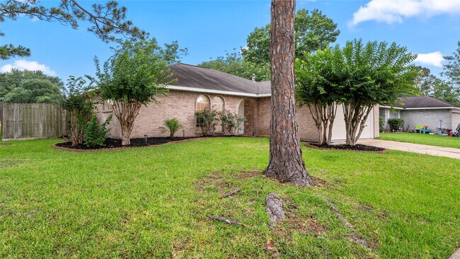 Building Photo - 10622 Highland Woods Dr