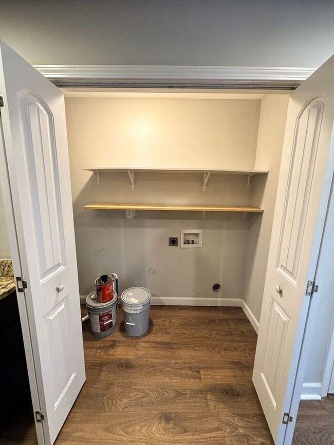 Building Photo - Modern Town Home on Beals Chapel