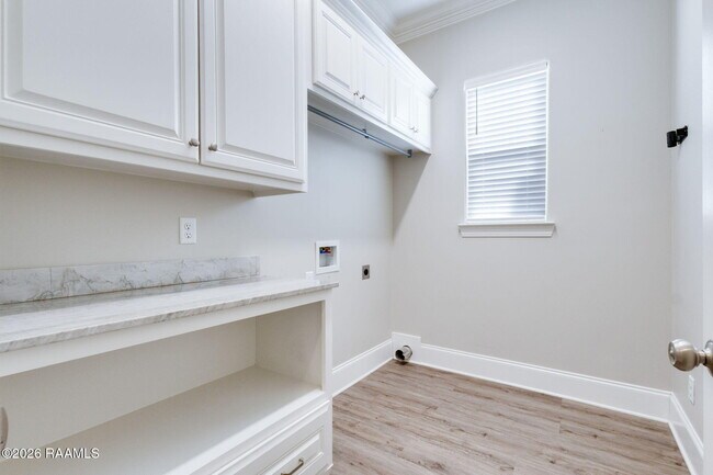 Building Photo - 315 San Marcos Dr