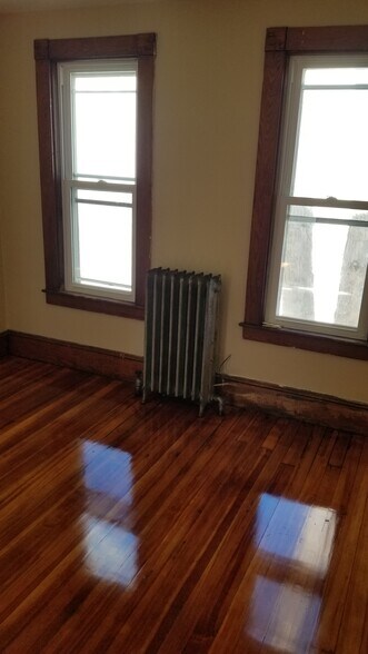 Building Photo - 14 Bardwell St