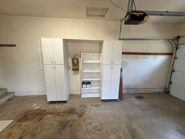 Building Photo - 460 SE Conifer Pl