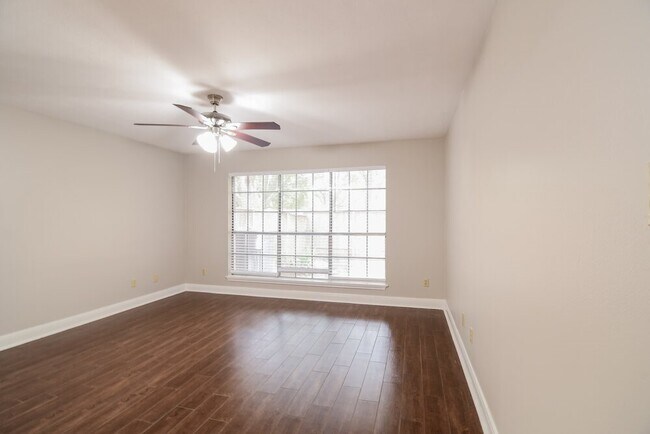 Building Photo - 4765 Oakmont Ct