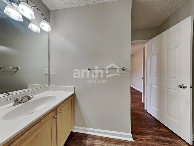 Building Photo - 240 Bonnie Woods Dr