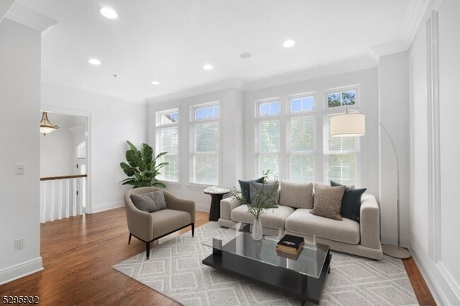 Building Photo - 12 Howland Terrace