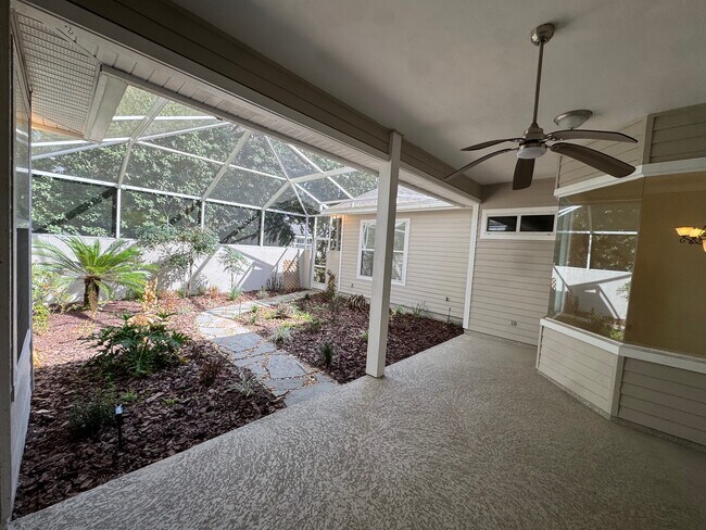 Building Photo - 4404 SW 91st Dr