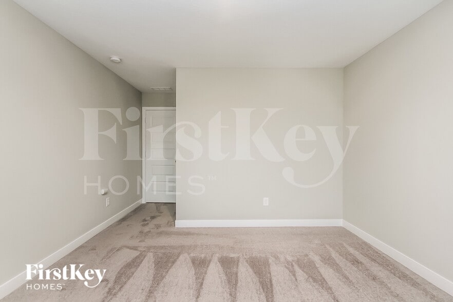 Building Photo - 2416 S Carlota Dr