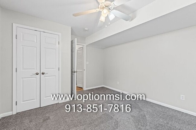 Building Photo - Welcome home to this beautifully updated 3-bedroom, 2-bath duplex in the heart of Johnson County!