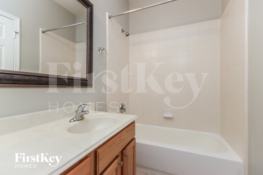 Building Photo - 1002 Alp Springs Ln