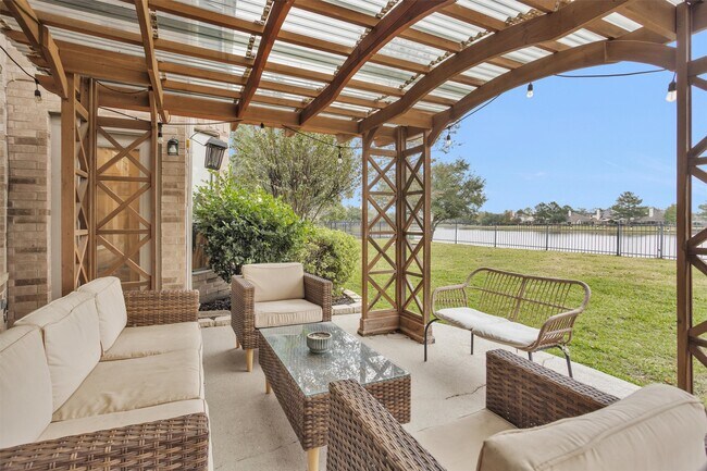 Building Photo - 3006 E Lake Falls Cir