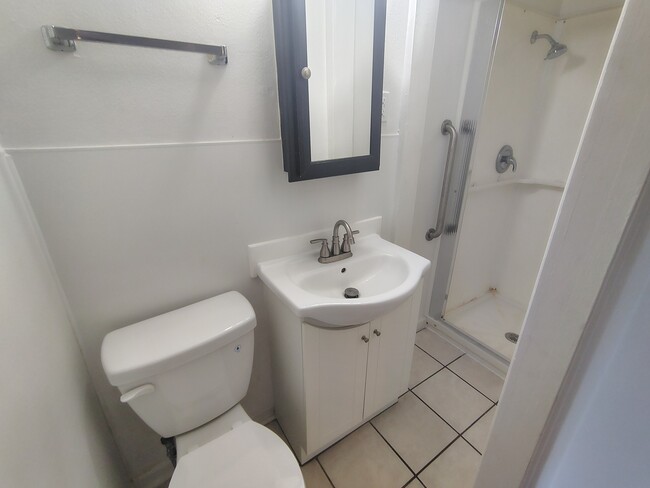 Building Photo - 921 River Park Dr