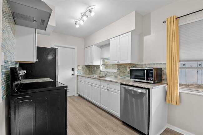 Building Photo - 5600 33rd Ave N