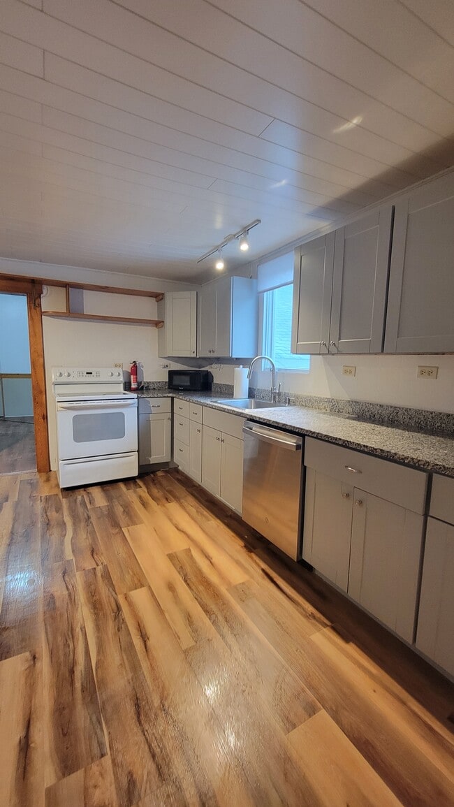 Building Photo - 441 Second St