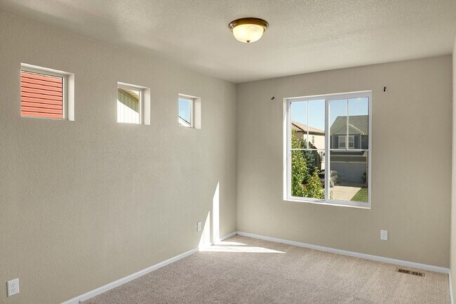 Building Photo - $2,700 - 4 Bed, 3.5 Bath Home in CO Spring...