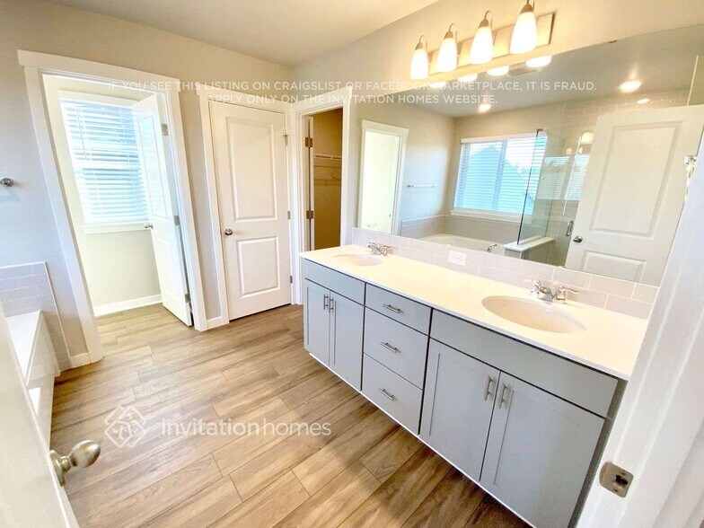 Building Photo - 934 Burwood St SE