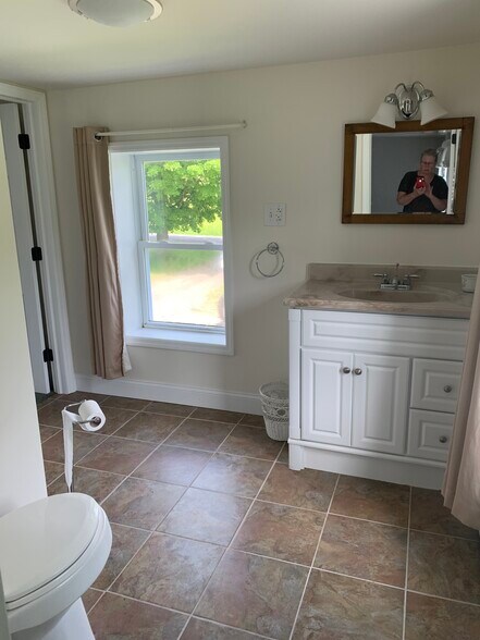 Upstairs bathroom - 56 Finney Rd