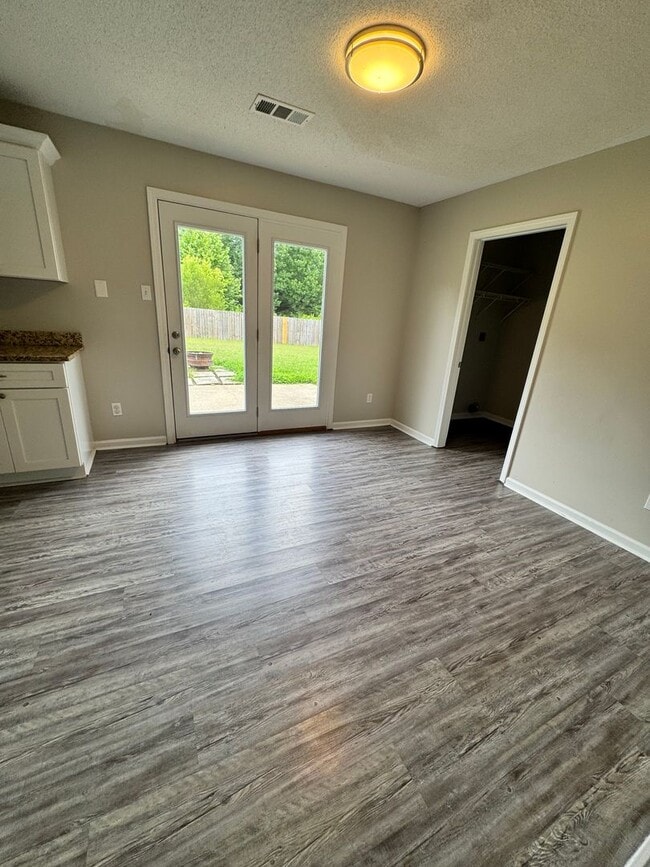 Building Photo - 386 Wylie Dr