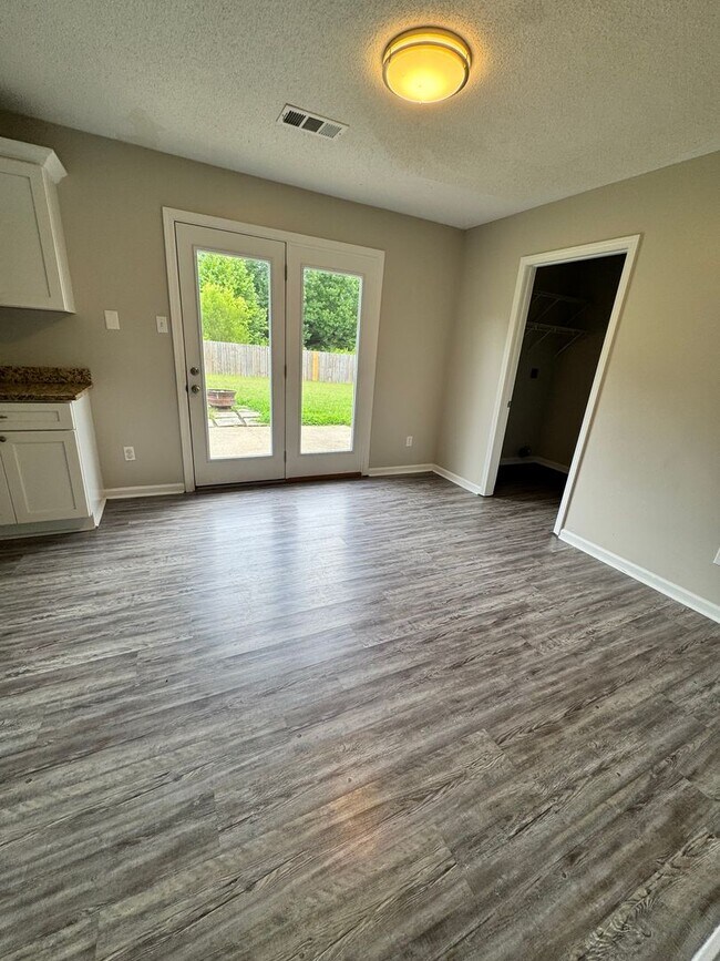 Building Photo - Beautiful Updated 4BR Home with Bonus Room, 2-Car Garage & Fenced Backyard!