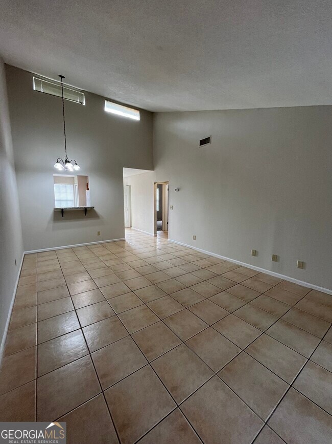 Building Photo - 121 Admiral's Walk Dr