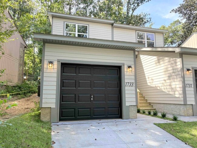 Primary Photo - 1733 Beechwood Cir S