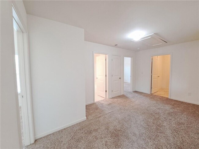 Building Photo - 867 Pine Ln