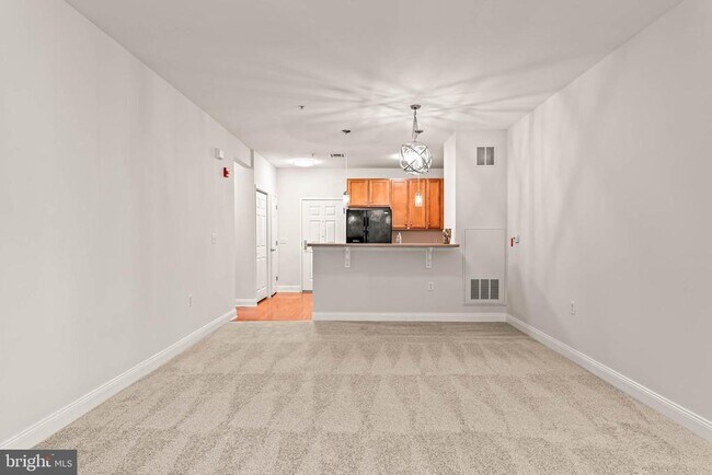 Building Photo - 200 W Elm St