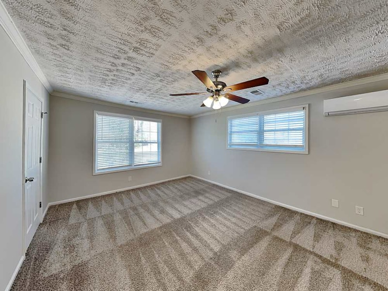 Building Photo - 335 Dartmouth Dr SW