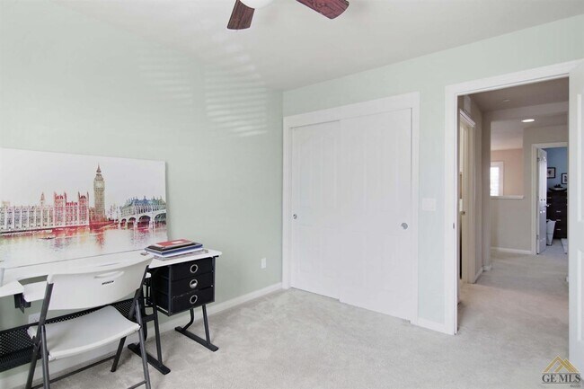 Building Photo - Gorgeous Home in a Gated Community with Pool!