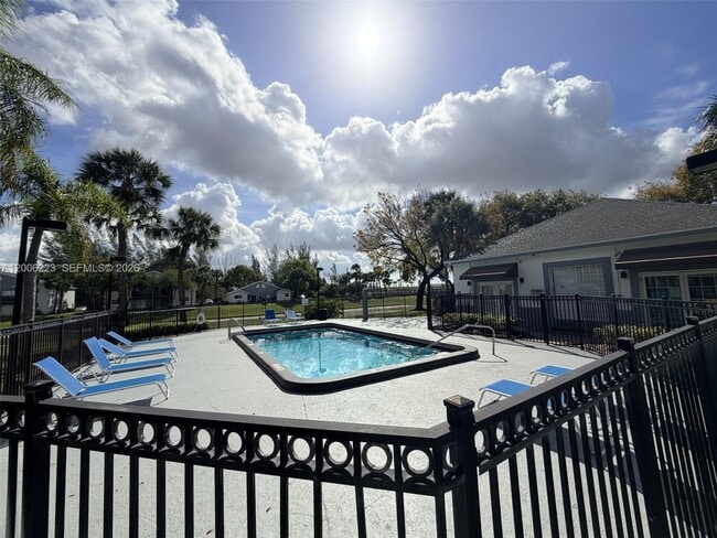 Building Photo - 960 Lake Victoria Dr