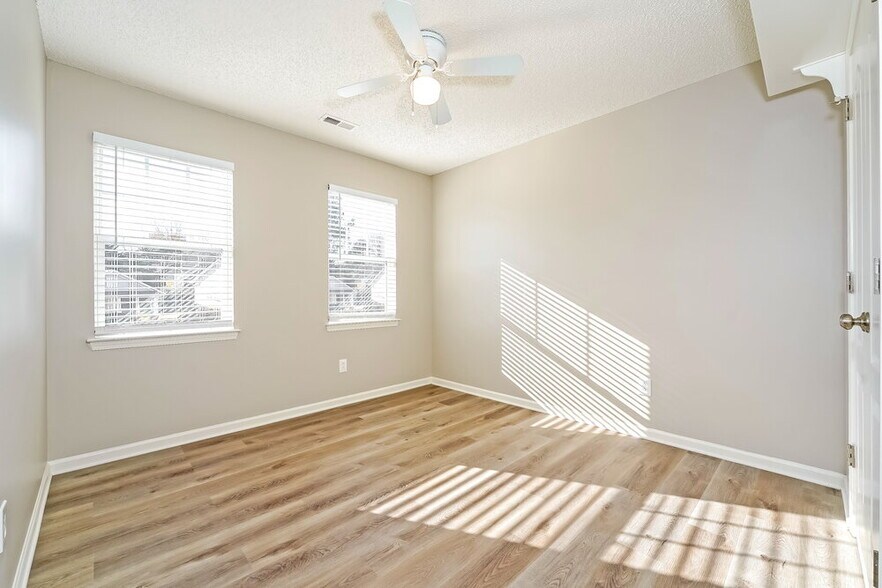 Building Photo - 1029 Crestdale Crossing Dr