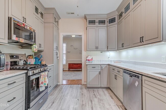 Building Photo - 6240 Hilbert Ridge Dr