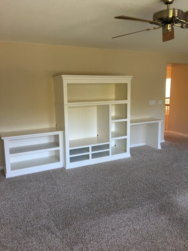 Building Photo - Large, Dog Friendly Rocklin Home with a View!