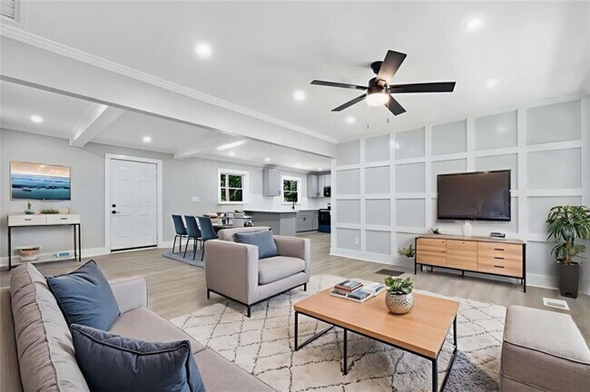 Building Photo - 1905 Fort Valley Dr SW