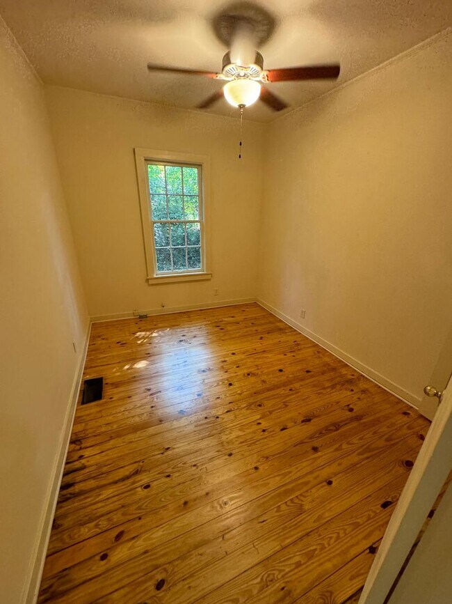 Building Photo - Quiet Forested 2 Bedroom Unit