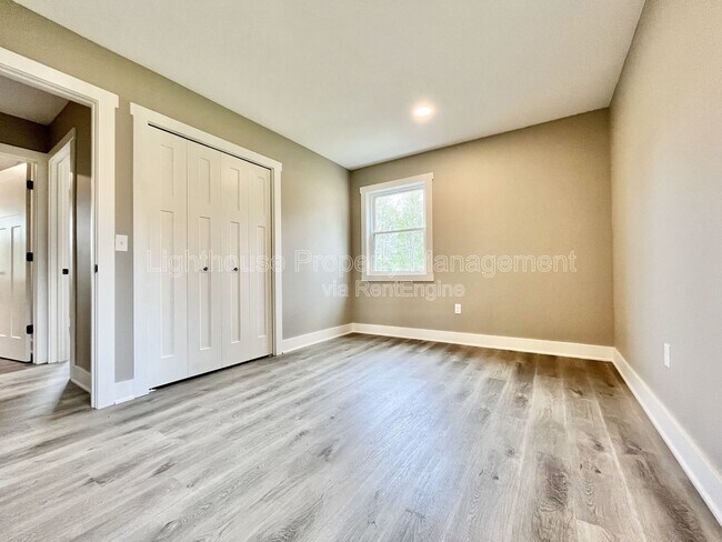 Building Photo - 818 Delray Ave SE