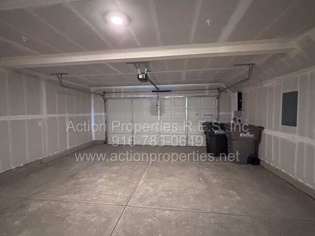 Building Photo - Amoruso Ranch Roseville: Brand new Solar DR Horton 4 Bedroom 2.5 Bath, Open Floor Plan,