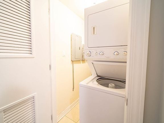 Building Photo - "Discover Urban Elegance: Spacious 2-Bed, ...