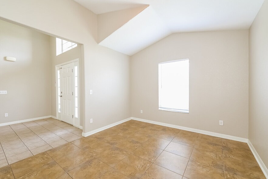 Building Photo - 202 Tower View Dr W