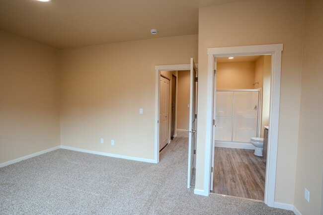 Building Photo - 5957 Joynak St S